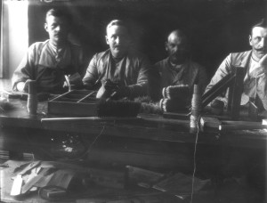 Patienter i borstbinderiarbete 1910-talet